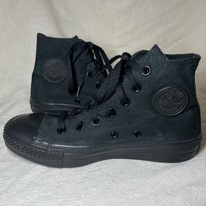 Women’s 6 or Mens 4 High Top Black Chuck Taylor All Star Converse Sneakers